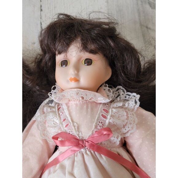 Brinn's Everything is beautiful wind up music porcelain doll collectible - Picture 3 of 8
